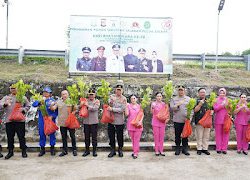 Semarak Hari Bhayangkara, Kapolda Sulbar Gelar Aksi Tanam Pohon di Rumkit Bhayangkara