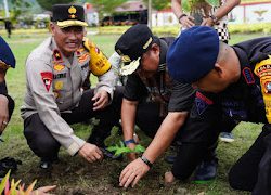 Gerakan Peduli Lingkungan, Wakapolda  Sulbar Bersama PJ. Gubernur Tanam Ratusan Bibit Pohon di Mako Brimob