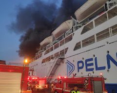 Kapal Km Umsini Tujuan Makassar Tanjung Priok Terbakar Saat Sandar