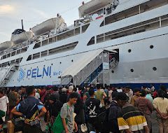 Gerak Cepat Polres Pelabuhan Tangani Kebakaran Kapal du Makassar