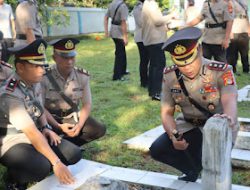 Polres Maros Ziarah ke Makam Pahlawan dalam Rangka HUT Bhayangkara ke-78