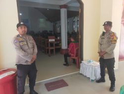 Personil Polsek Mamasa Monitoring dan Laksanakan Pengamanan Ibadah Gereja di Wilkum Polsek Mamasa