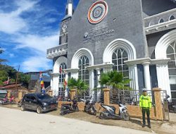 Satuan Lalu Lintas Polres Mamasa Laksanakan Patroli Ke Beberapa Tempat Ibadah Gereja, Guna Jamin Kamtibmas Aman Di Sela Pelaksanaan Ibadah