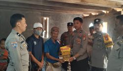 Wujud Kepedulian, Sat Binmas Polres Mamasa Bersama Bhabinkamtibmas Berikan Sarana Kontak Kepada Warga Desa Mannababa