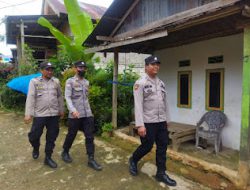 Personel Polsek Aralle Optimalkan Patroli Jalan Kaki Cegah Gangguan Kamtibmas