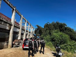 Patroli Jalan Kaki Personil Sat Samapta Polres Mamasa, Berikan Keamanan dan Himbauan Kamtibmas di Tengah-Tengah Masyarakat