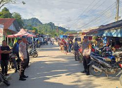 Pastikan Keamanan Dan Kelancaran Pada Aktivitas Masyarakat Pada Pasar Tradisional, Personel Polsek Aralle Laksanakan Pengamanan