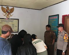 Bhabinkamtibmas Polsek Mamasa Laksanakan Pendampingan Kegiatan Pekan Imunisasi Nasional Polio Di Wilkum Polsek Mamasa