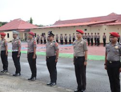 Kapolres Pimpin Upacara Kenaikan Pangkat 17 Personel Polres Pasangkayu