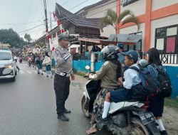 Giat Unit Kamsel Personil Sat Lantas Polres Mamasa Laksanakan Pengaturan Dan Berikan Himbauan Kepada Masyarakat Pengguna Jalan