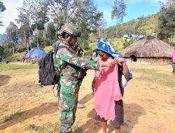 Senangnya Masyarakat Didatangi Prajurit Yonif 323 Buaya Putih