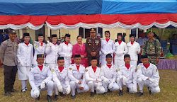 Kapolsek Aralle Hadiri Penurunan Bendera Dalam Rangka HUT Republik Indonesia ke-79 Tingkat Kec. Aralle