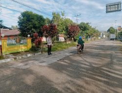 Polsek Sumarorong Gelar Kegiatan Pengaturan Lalu Lintas dan Himbauan Keamanan di Wilayah Hukum