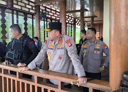 Kapolda Sulbar Pimpin Langsung Pengamanan Aksi Unjuk Rasa di Kantor DPRD Mamuju