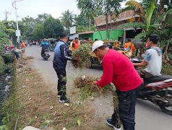 Bhabinkamtibmas Polsek Polewali Bersama Babinsa dan Masyarakat Laksanakan Kerja Bakti Di Kelurahan Manding
