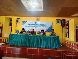 Bhabinkamtibmas Polsek Wonomulyo Menghadiri Musyawarah Di Desa Binaannya