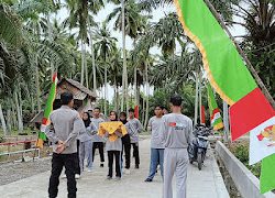 Bhabinkamtibmas Polsek Bambalamotu Berikan Pelatihan Kepada Anggota Paskibraka