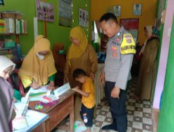 Bhabinkamtibmas Polsek Polewali Memantau Kegiatan Posyandu Di Wilayah Binaannya