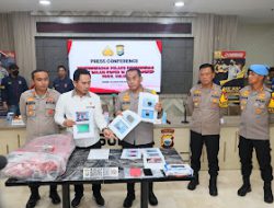 POLDA SULSEL GELAR KONFERENSI PERS PENGUNGKAPAN MAYAT DALAM KOPER DI PANGKEP