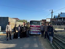 Judul: Pasca Aksi Demo Kawal Putusan MK, Mahasiswa dan Polisi Kolab Disitribusikan Air Bersih