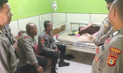 Wujud Kepedulian, Kasat Samapta Polres Gowa Jenguk Istri Anggotanya Yang Sakit