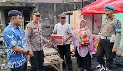 Wujud Empati, Kapolsek bersama personil Berikan Bantuan Korban Kebakaran.