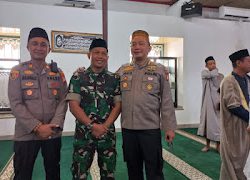 Laksanakan Ibadah Sholat Jumat Berjamaah, Sebagai Bentuk Kedekatan Forkopinda dan Masyarakat.