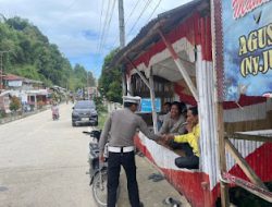 Sat Lantas Polres Mamasa  Patroli Jalan Kaki  Pantau Situasi Kamtibmas.