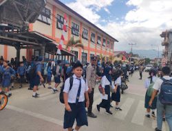 Giat Strong Point Pulang Sekolah di Wilayah Hukum Polsek Mamasa Berjalan Lancar