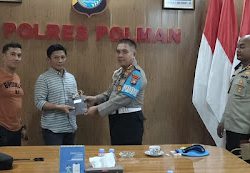 Kapolda Sulbar dan Kabid Propam Serahkan santunan Pada Keluarga Tahanan Polres Polman Yang Tewas