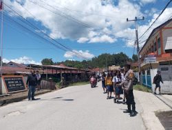 Polsek Mamasa Laksanakan Pengamanan dan Pengaturan Lalu Lintas di Jam Pulang Sekolah