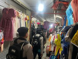 Personel Sat Samapta Polres Mamasa Laksanakan Patroli Jalan Kaki untuk Jaga Kamtibmas