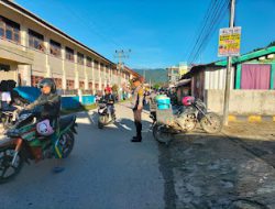 Polsek Mamasa Laksanakan Pengaturan Antisipasi Kemacetan di Pagi Hari
