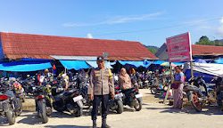 Personil Polsek Mambi Laksanakan Pengamanan di Pasar Mambi
