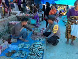 Bhabinkamtibmas Polsek Pana Laksanakan Pengamanan Pasar Tradisional