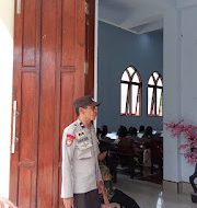 Polsek Mamasa Laksnakan Kegiatan Pengamanan Ibadah di Gereja-Gereja Wilayah Hukum Polsek Mamasa