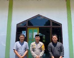 Personil Polsek Arralle Laksanakan Pengan Sholat Jumat di Mesjid Darussalam