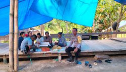 Bhabinkamtibmas Polsek Pana Aktif Jaga Kamtibmas Menjelang Pilkada