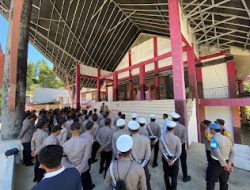 Polres Mamasa Laksanakan Pengamanan Unjuk Rasa Oleh Forum Pemerhati Mamasa Guna Terjaminnya Keamanan di Sela-Sela Unjuk Rasa