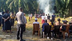 Bhabinkamtibmas Polsek Pasangkayu Berperan Aktif dalam Pengamanan Upacara Ngaben di Martajaya