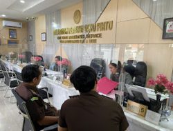 JAKSA PENUNTUT UMUM MELIMPAHKAN BERKAS PERKARA TERHADAP 4 (EMPAT) TERDAKWA DALAM PERKARA PASAR SINDANG KASIH CIGASONG KABUPATEN MAJALENGKA