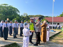 Kapolsek Polewali Pimpin Upacara Bendera Sekaligus Pengukuhan PKS Angkatan 8 SMA Negeri Polewali