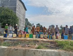 Bhabinkamtibmas Laksanakan Pendampingan Gerdal (Pengendalian Hama) pada Tanaman Kedelai oleh  Dinas Pertanian