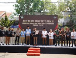 Polres Ponorogo Fasilitasi Paslon Gelar Deklarasi Damai Pilkada 2024 Nyanyikan Lagu Kemesraan