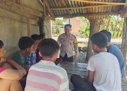 Antisipasi Judi Online dan Kekerasan Anak, Bhabinkamtibmas Polsek Bajeng Temui Para Remaja.