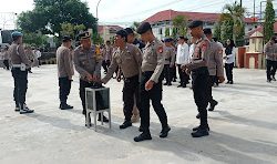 Berbagi Sesama, Personel Polres Sinjai Sisihkan Sebagian Rezeki Melalui Kotak Amal Yang Disiapkan