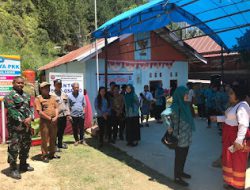 Bhabinkamtibmas Polsek Mamasa Laksanakan Pendampingan Kegiatan TP PKK Bersama Tim Penilai Provinsi Sulawesi Barat pada Pilot Project Pokja 1 TP PKK Kabupaten Mamasa