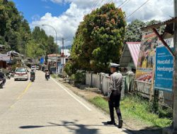 Sat Lantas Polres Mamasa Laksanakan Patroli Jalan kaki Untuk Menjaga Keamanan dan Kelancaran Lalu Lintas