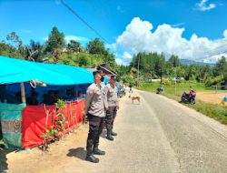 Bhabinkamtibmas Polsek Mamasa Monitoring dan Berikan Pengamanan Pada Turnamen Sepak Bola Mini