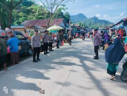Pengamanan Jalur dan Penertiban Pasar Tradisional Aralle oleh Personil Polsek Aralle